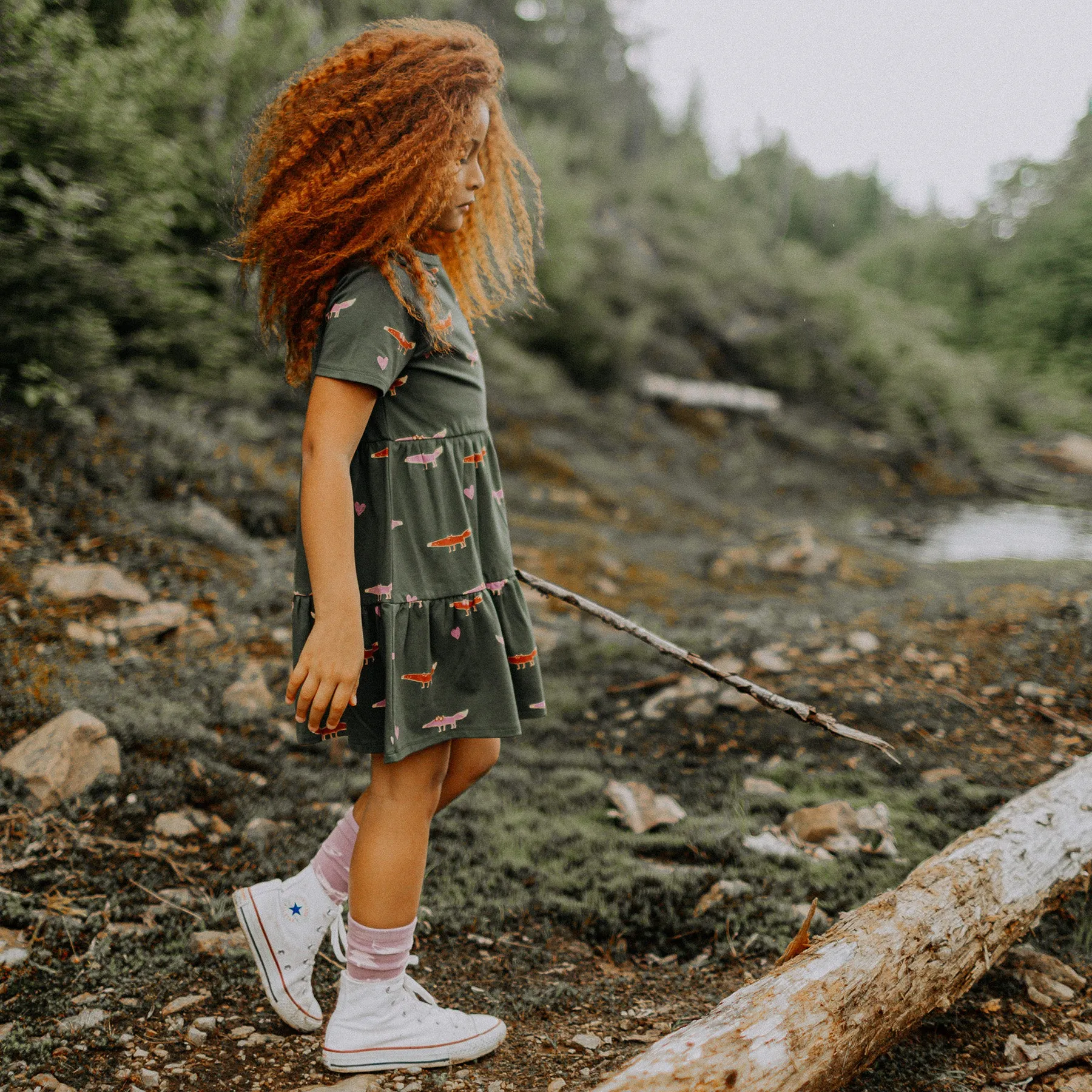 Robe verte à motifs de renards, enfant || Green dress with fox, child