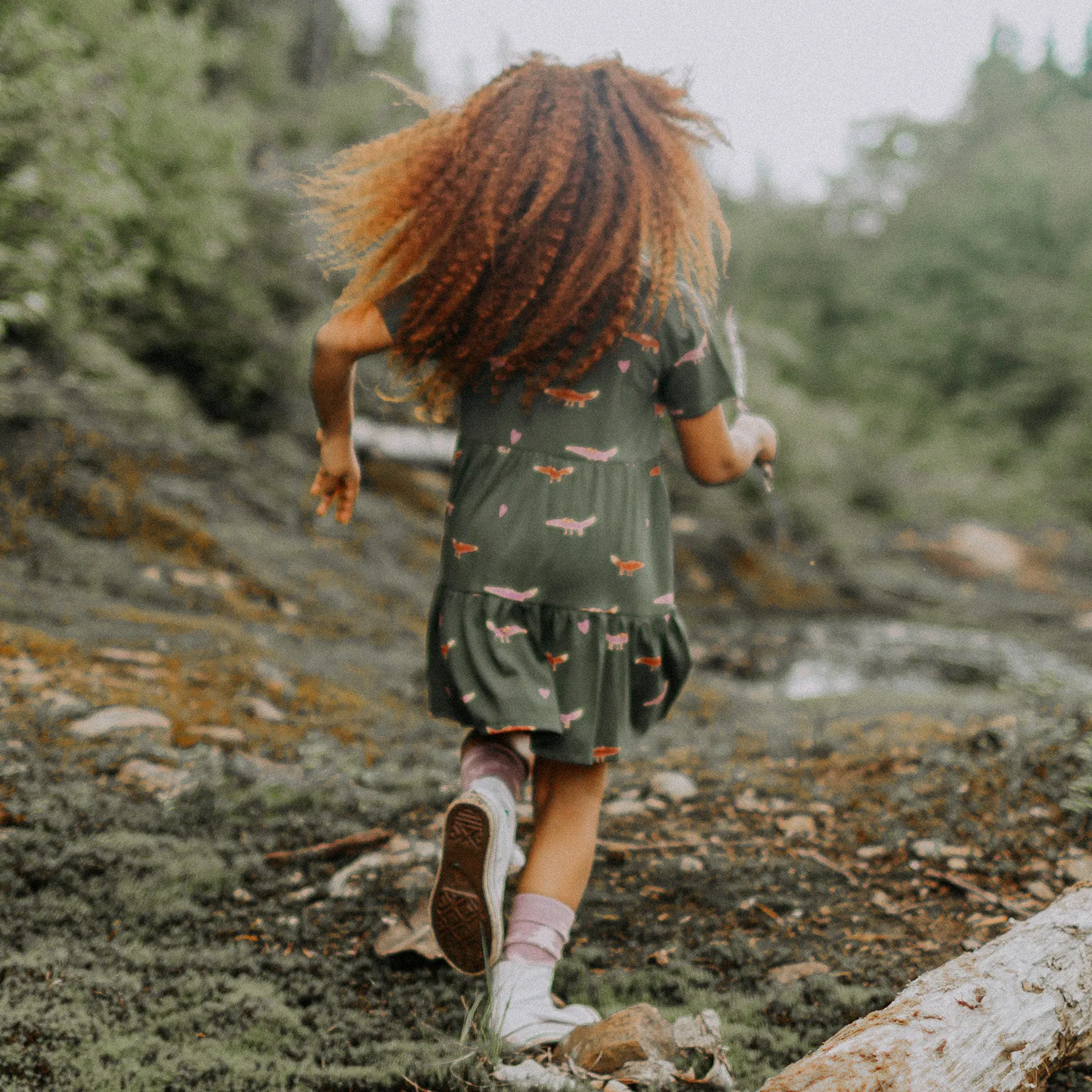 Robe verte à motifs de renards, enfant || Green dress with fox, child