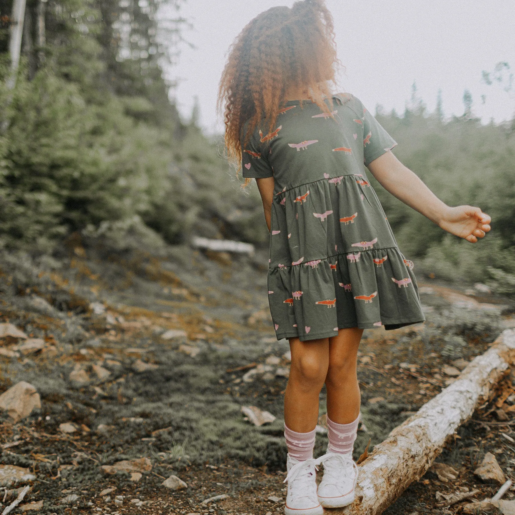 Robe verte à motifs de renards, enfant || Green dress with fox, child